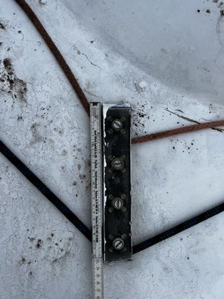 Vermessung eines Beschlags mit Zollstock